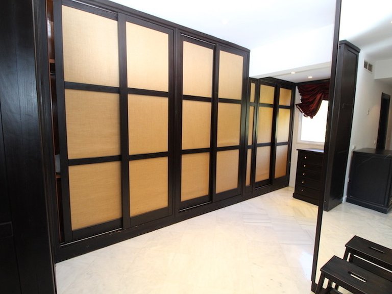 Villa for Sale in The Golden Mile, Malaga 10