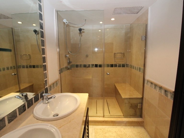 Villa for Sale in The Golden Mile, Malaga 12