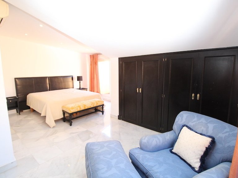 Villa for Sale in The Golden Mile, Malaga 13
