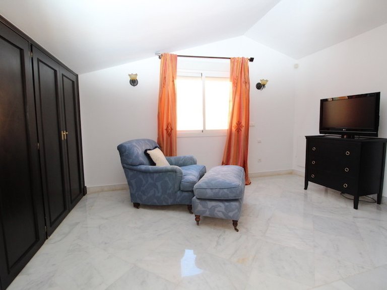 Villa for Sale in The Golden Mile, Malaga 14