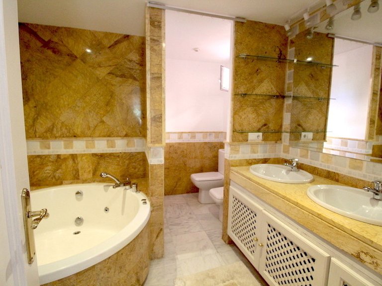 Villa for Sale in The Golden Mile, Malaga 17