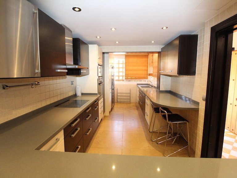 Villa for Sale in The Golden Mile, Malaga 2