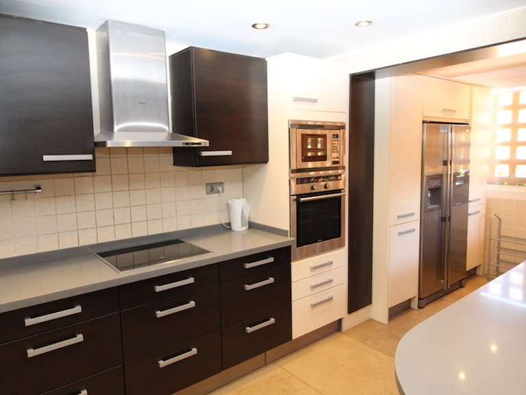 Villa for Sale in The Golden Mile, Malaga 3