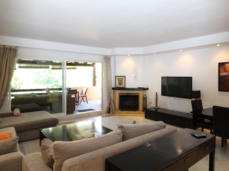 Villa for Sale in The Golden Mile, Malaga 5