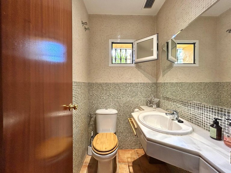 Villa for Sale in Estepona, Malaga 10
