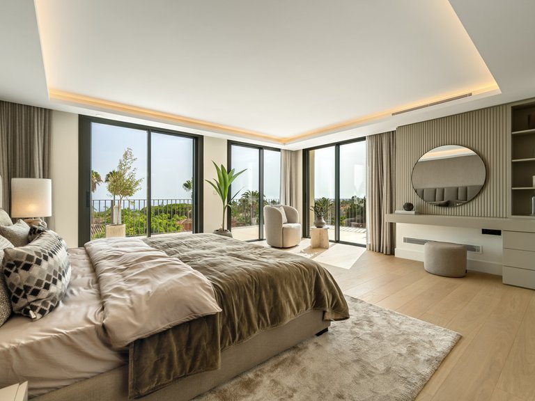 Villa for Sale in The Golden Mile, Malaga 17