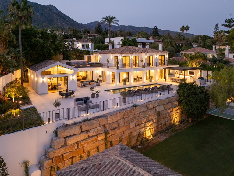 Villa for Sale in The Golden Mile, Malaga 2