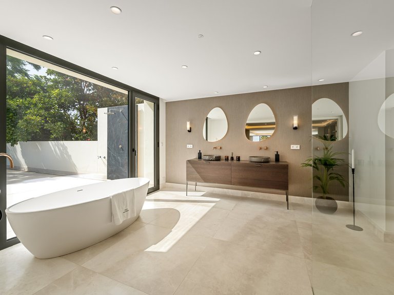 Villa for Sale in The Golden Mile, Malaga 21