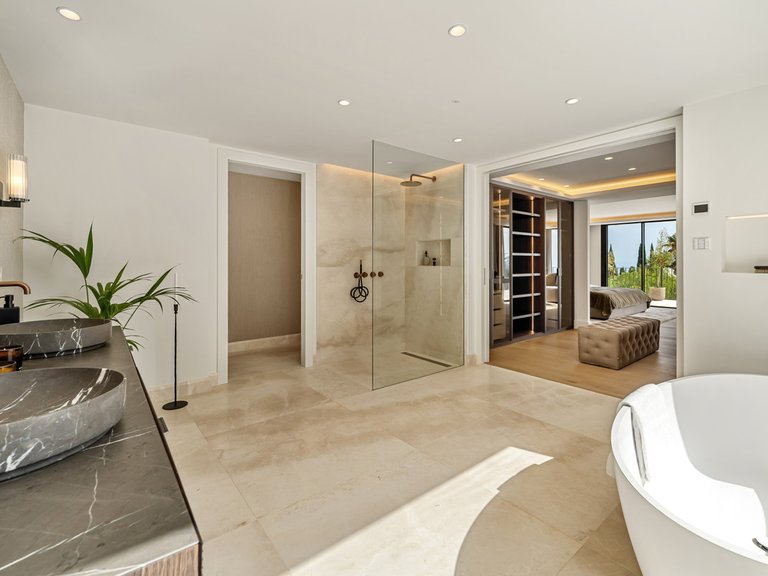 Villa for Sale in The Golden Mile, Malaga 22