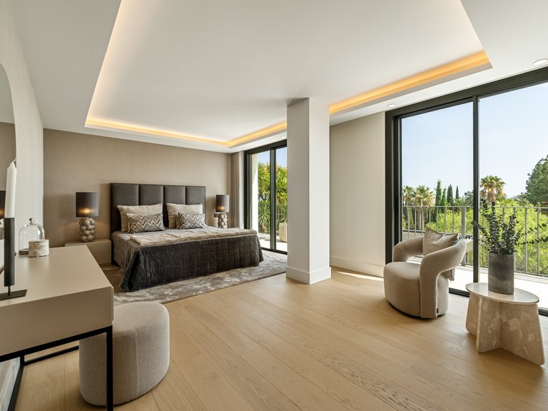 Villa for Sale in The Golden Mile, Malaga 23