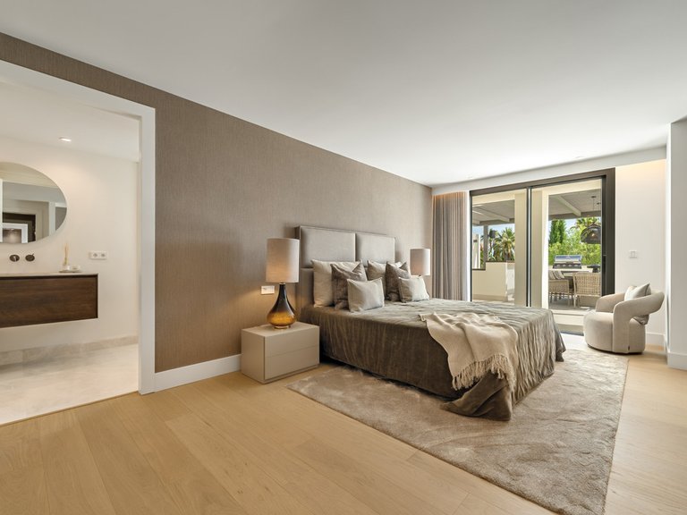 Villa for Sale in The Golden Mile, Malaga 25