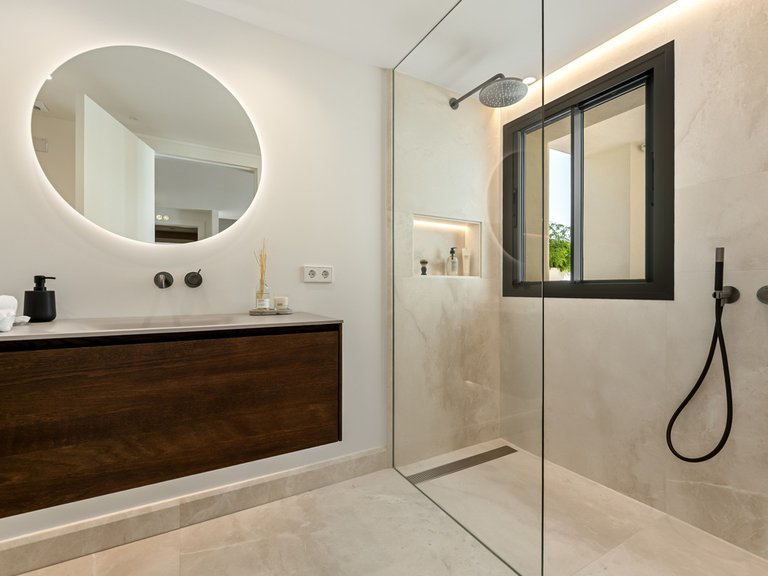 Villa for Sale in The Golden Mile, Malaga 27