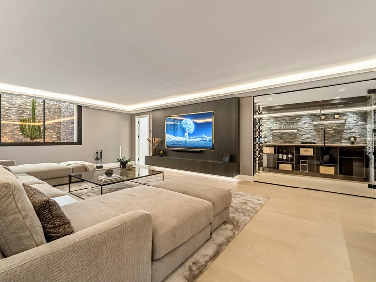 Villa for Sale in The Golden Mile, Malaga 30