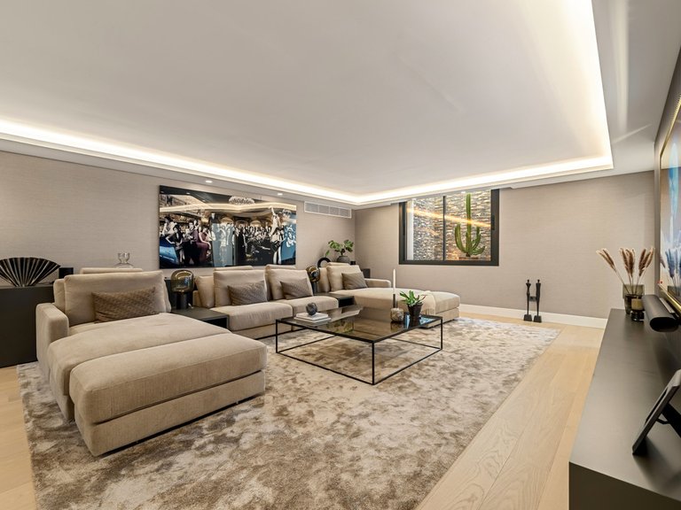 Villa for Sale in The Golden Mile, Malaga 31