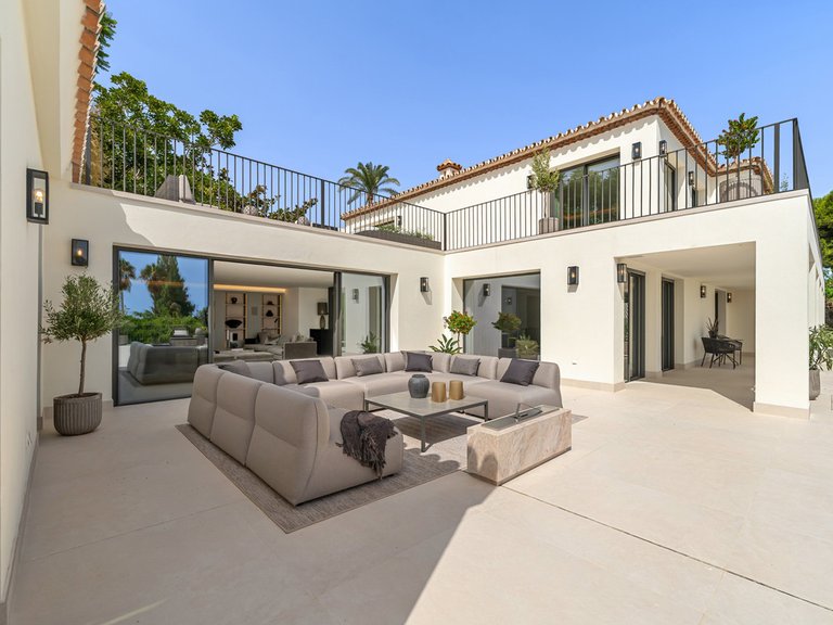Villa for Sale in The Golden Mile, Malaga 33