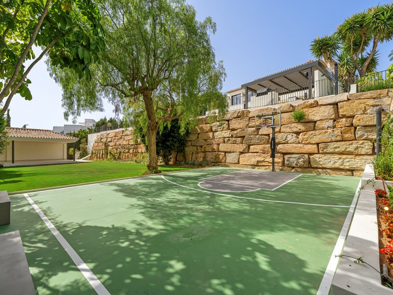 Villa for Sale in The Golden Mile, Malaga 36