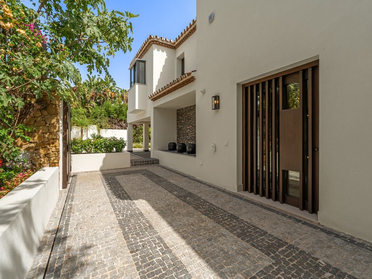 Villa for Sale in The Golden Mile, Malaga 39