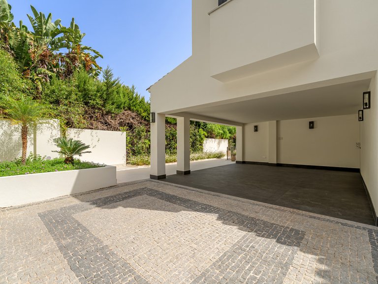 Villa for Sale in The Golden Mile, Malaga 40