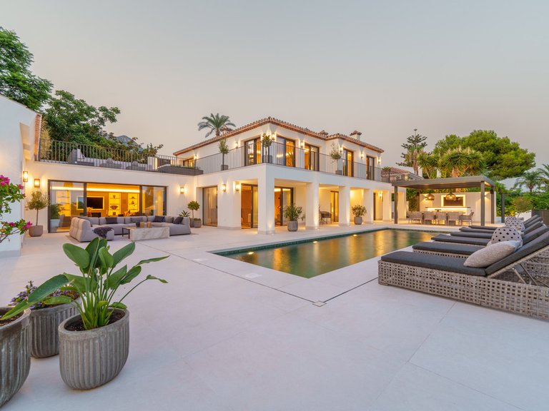 Villa for Sale in The Golden Mile, Malaga 43