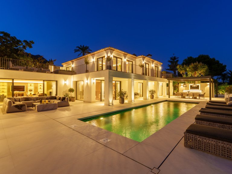 Villa for Sale in The Golden Mile, Malaga 45