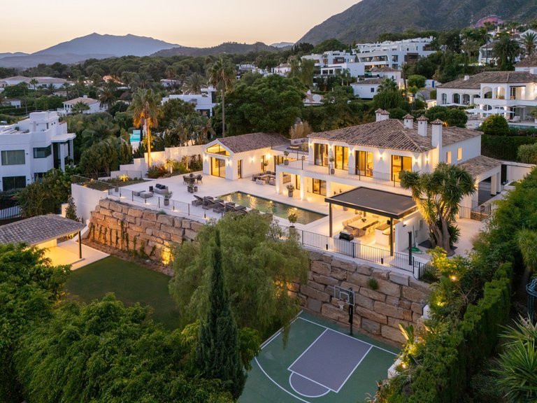 Villa for Sale in The Golden Mile, Malaga 47