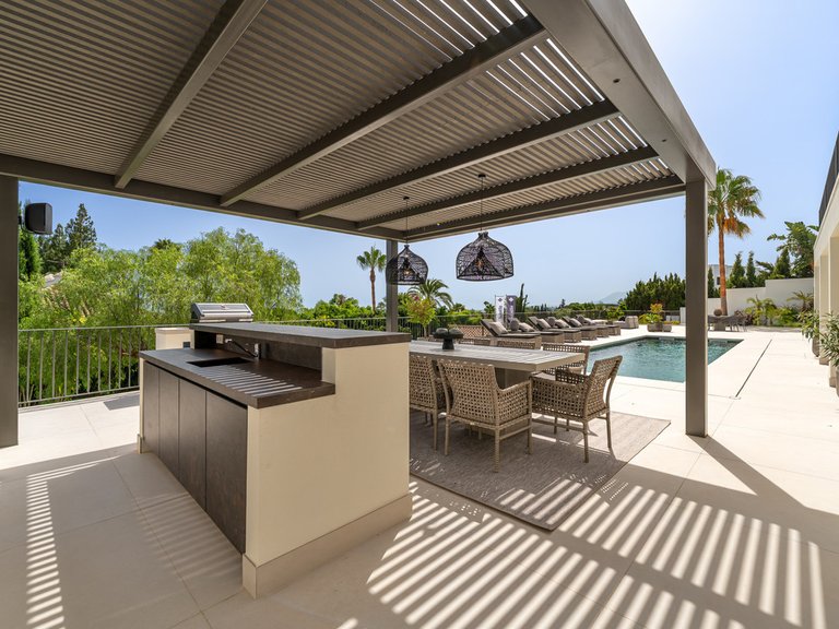 Villa for Sale in The Golden Mile, Malaga 5