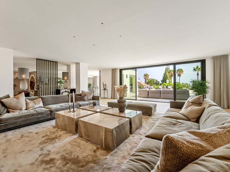 Villa for Sale in The Golden Mile, Malaga 7