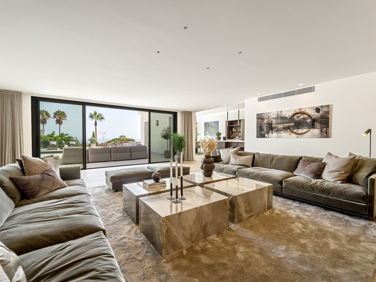 Villa for Sale in The Golden Mile, Malaga 8