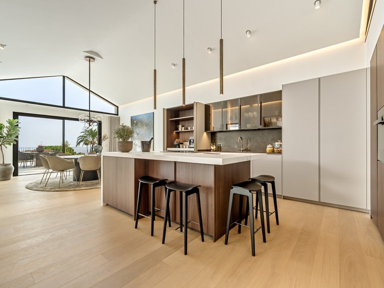 Villa for Sale in The Golden Mile, Malaga 9