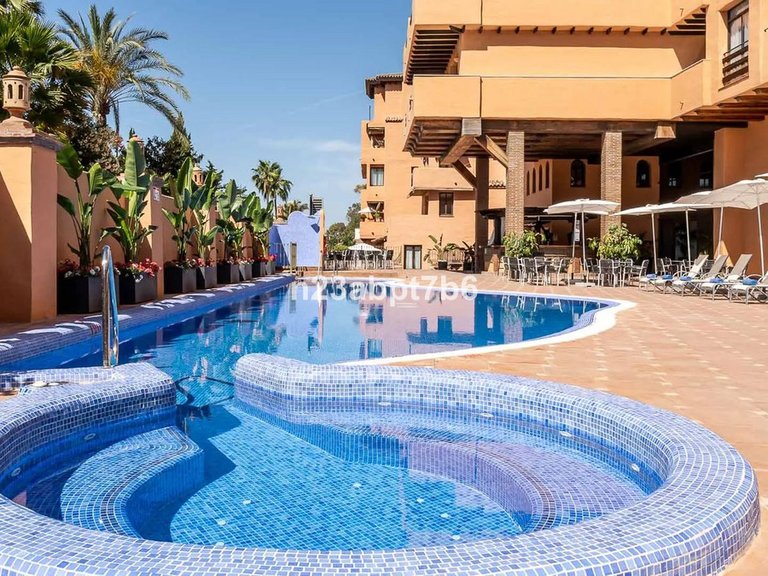 Apartment for Sale in El Paraiso, Malaga 1