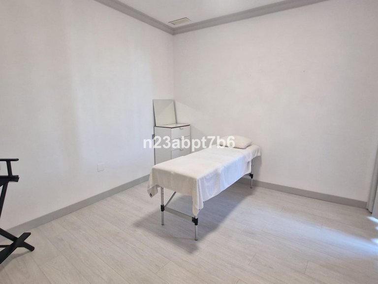 Apartment for Sale in El Paraiso, Malaga 13