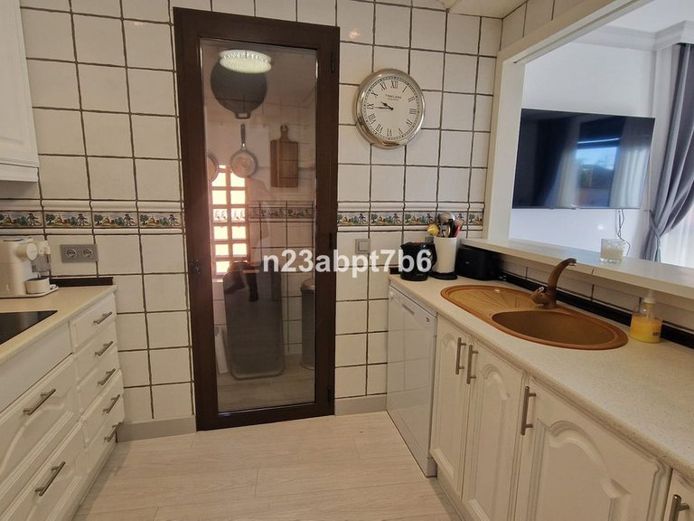 Apartment for Sale in El Paraiso, Malaga 5