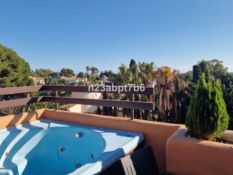 Apartment for Sale in El Paraiso, Malaga 7