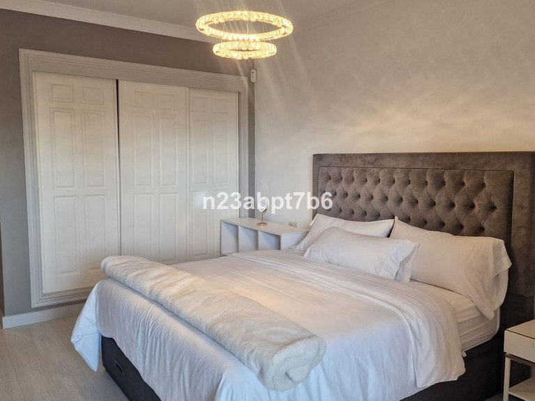 Apartment for Sale in El Paraiso, Malaga 9