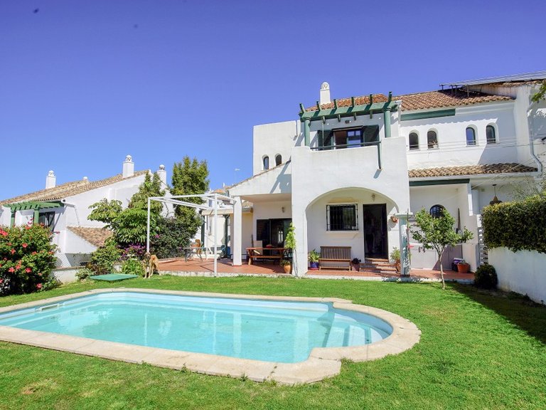 Villa for Sale in La Duquesa, Malaga 1