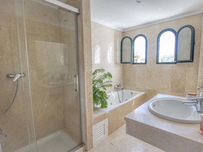 Villa for Sale in La Duquesa, Malaga 20