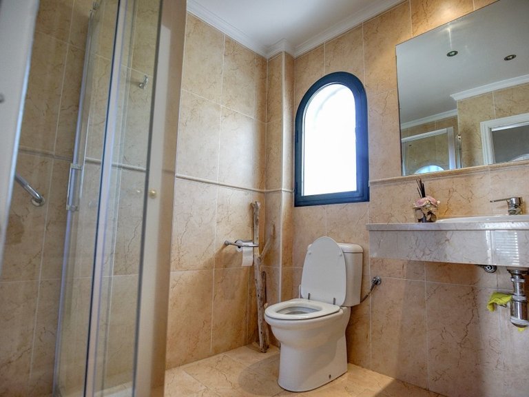 Villa for Sale in La Duquesa, Malaga 9