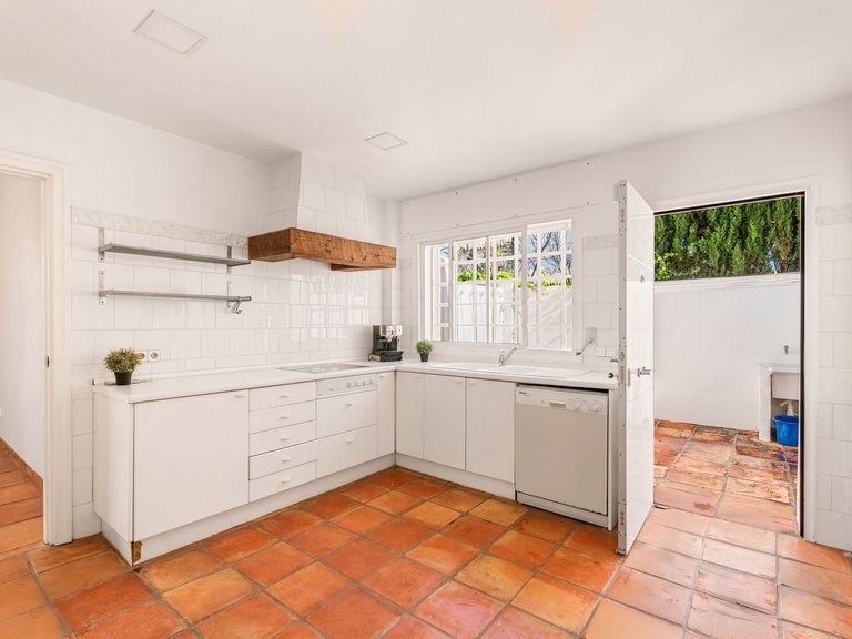 Villa for Sale in Marbesa, Malaga 16