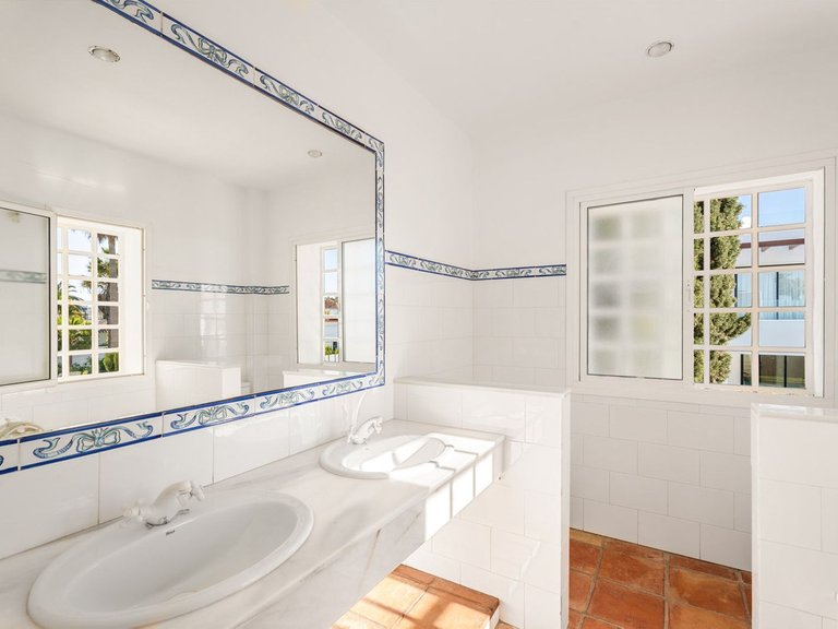 Villa for Sale in Marbesa, Malaga 18