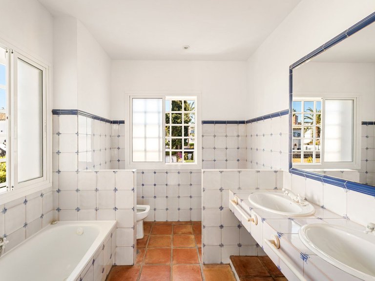 Villa for Sale in Marbesa, Malaga 23