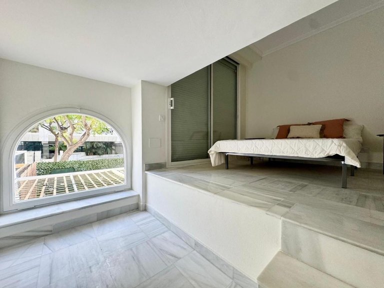 Apartment for Sale in The Golden Mile, Malaga 11