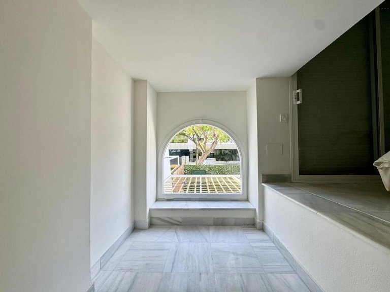 Apartment for Sale in The Golden Mile, Malaga 12