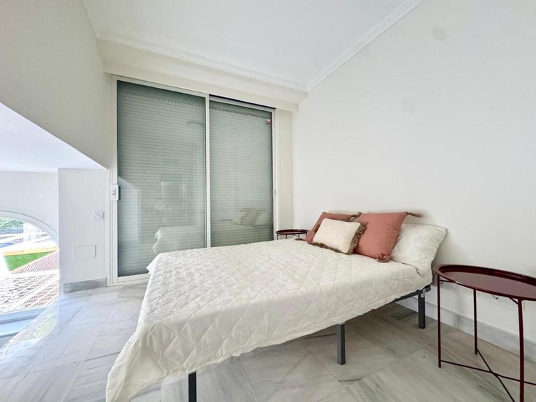 Apartment for Sale in The Golden Mile, Malaga 18