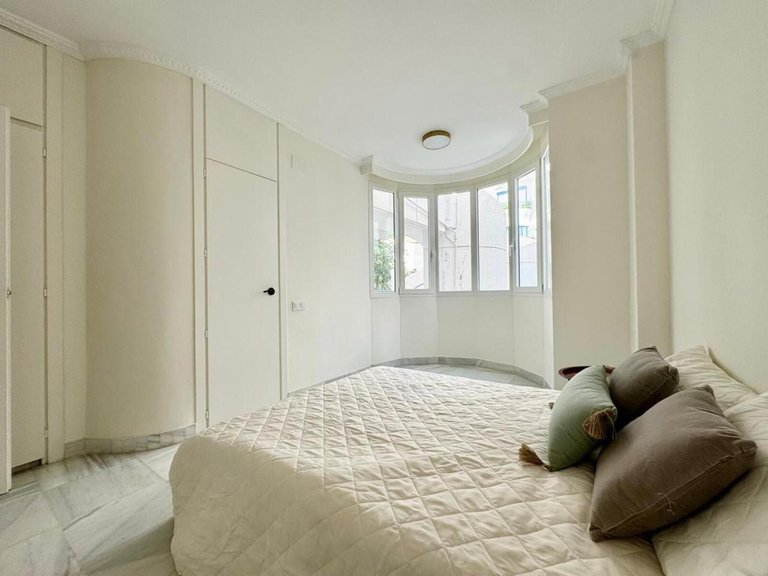 Apartment for Sale in The Golden Mile, Malaga 19