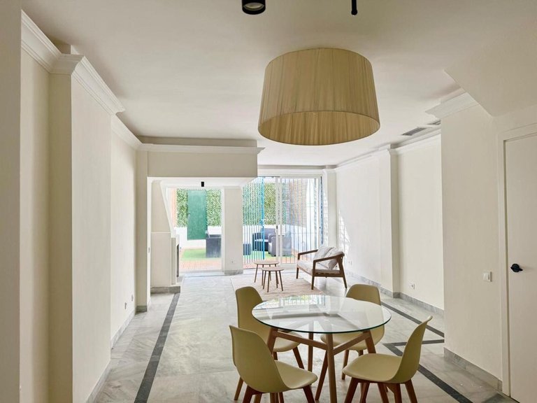 Apartment for Sale in The Golden Mile, Malaga 20