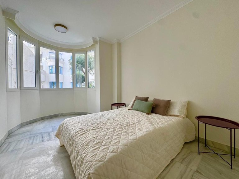 Apartment for Sale in The Golden Mile, Malaga 21