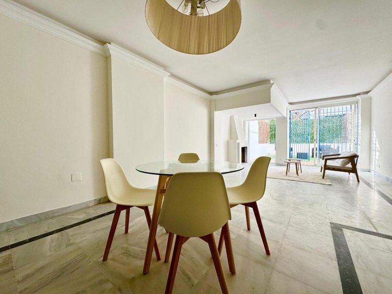 Apartment for Sale in The Golden Mile, Malaga 23