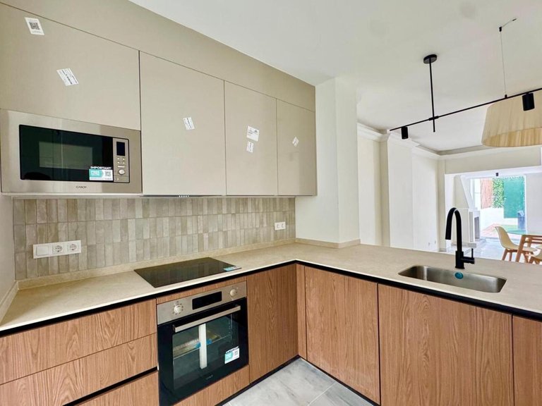 Apartment for Sale in The Golden Mile, Malaga 6