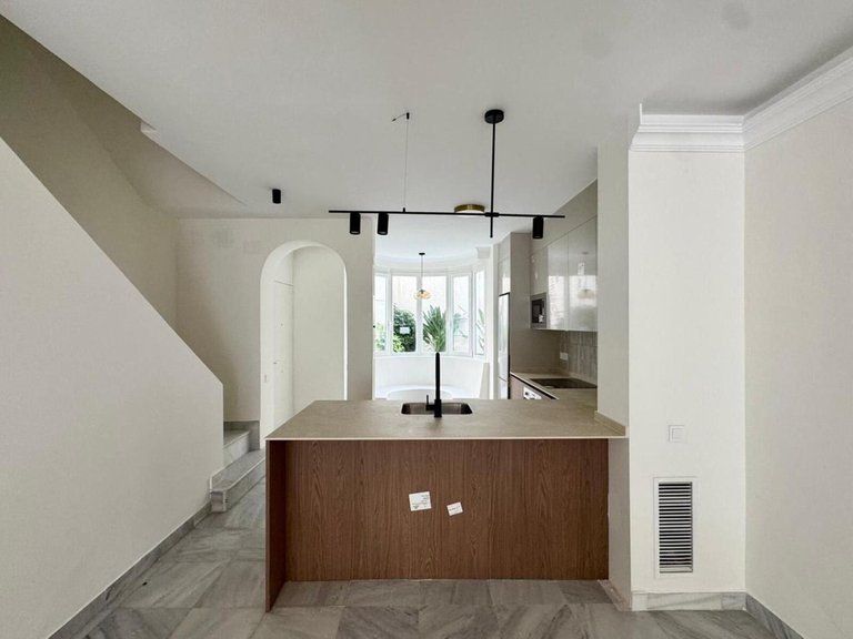 Apartment for Sale in The Golden Mile, Malaga 8