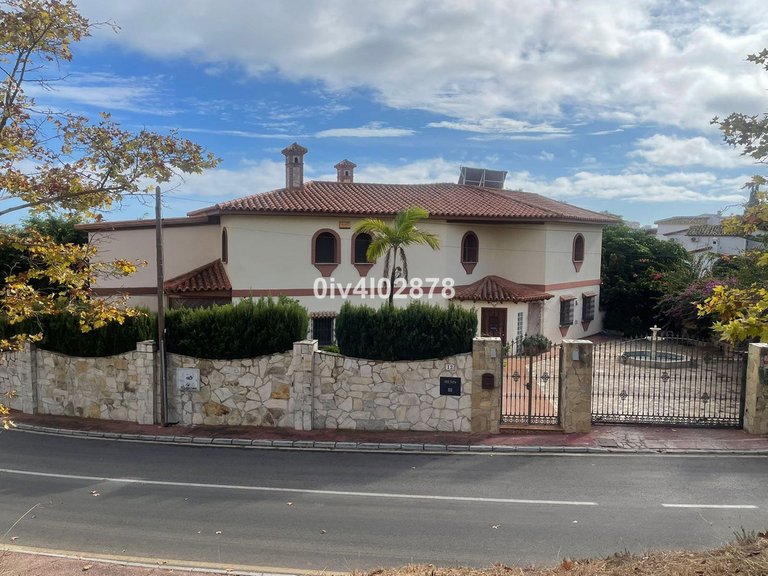 Villa for Sale in Benalmadena Costa, Malaga 1
